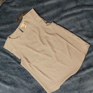 NWT-Monteau Seersucker inspired blouse